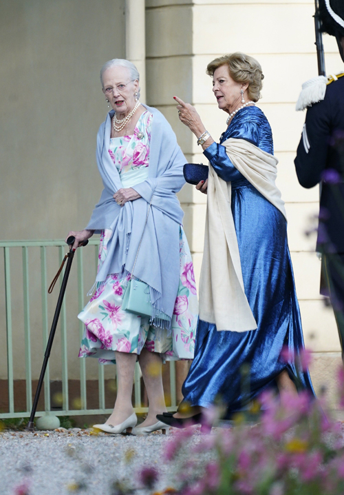 Do use a CANE for balance and DICTINCTION